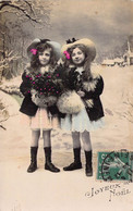 CPA - FETE VOEUX - Joyeux Noël - Deux Fillettes Colorisées En Photo Dans La Neige Avec Un Bouquet De Gui Et Des Chapeaux - Sonstige & Ohne Zuordnung