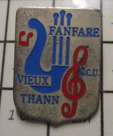 3217 Pin's Pins / Beau Et Rare / THEME : MUSIQUE / FANFARE VIEUX THANN Mulhouse Alsace - Musique