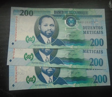 MOZAMBIQUE, P 152 , 200 Meticais 2011  , UNC , 3 Notes - Mozambique