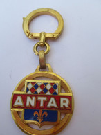 Carburant /Porte-clé Métallique Doré  /ANTAR /AUGIS Lyon /Bronze Coulé Embouti Cloisonné émaillé/Vers 1960-70   POC446 - Key-rings