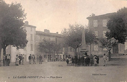 83 - La Garde Freinet - Place Neuve (animée Edition Tanoux 1909) - La Garde Freinet