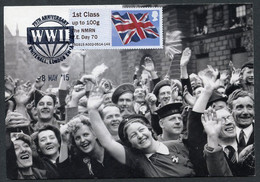 UK / GRANDE BRETAGNE (2015) Carte Maximum Card ATM Post&Go V.E. Day WWII 70th Anniversary, VE Day Crowd 1945, Union Flag - Cartas Máxima