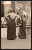 Carte Photo 1933 - Heyst / Heist - Couple Devant Le Magasin De Photo / Photographe - Voir Scan - Luoghi
