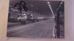 78 PHOTO AMATEUR FLINS RENAULT CIRCA 1960/70 CHAINE MONTAGE AUTOMOBILE - Andere & Zonder Classificatie