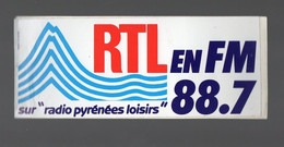 Autocollant  RTL EN FM ...RADIO PYRENEES LOISIRS   (PPP38167) - Pegatinas