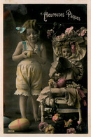 Jeux Et Jouets Anciens * Carte Photo * Fillette Enfant Et Sa Poupée * Doll Jeu Jouet Ancien * Heureuses Pâques - Games & Toys