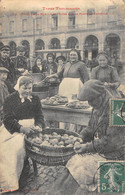 CPA 31 TYPES TOULOUSAINS TYPES DE LA RUE LES FRITES SUR LA PLACE DU CAPITOLE - Toulouse