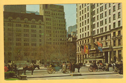 Horse Drawn Carriage In Front Of New York Plaza Hotel - Hansom Cab Riders - Central Park,  N.Y., USA - Posted 1965 - Central Park