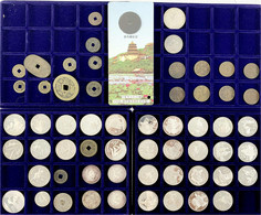Alu-Münzkoffer Mit 59 Stück: Cashmünzen Von China, Japan, Vietnam, Geprägte 10 Cash-Münzen, 2 X 1/2 Dollar Yunnan, China - Other - Asia