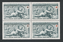FRANCE - N°937  12F CROIX ROUGE - 2 EXEMPLAIRES CROIX NOIRE TENANT A CROIX ROUGE - NEUFS SANS CHARNIERE - Unused Stamps