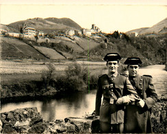 Biriatou * Douaniers Espagnols En Faction Sur La Bidassoa Et Vue Sur Le Village * Douanes Aduana - Biriatou