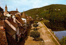 ARGENTAT    ( CORREZE )   SES MAISONS A TOITS DE LAUZE ET TOURELLES EN BORDURE DE LA DORDOGNE - Argentat