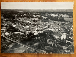 Le Dorat - Vue Aérienne Sur La Place Et Le Collège Moderne - école - Le Dorat