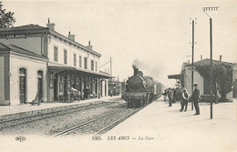 83 - VAR - LES ARCS - La Gare - Arrivée Du Train- Superbe Animation - 10058 - Les Arcs