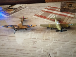 MAQUETTES D'AVIONS ENCIENS METAL 1 SPITFIRE ET UN P51 MUSTANG - Avions & Hélicoptères