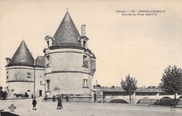 CPA - 86 - CHATELLERAULT - Entrée Du Pont Henri IV - Piéton - Calèche Pont - Chatellerault