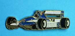 PIN'S //  ** FORMULE 1 / LIGIER JS37 / RENAULT / GITANES BLONDES ** . (Winner) - F1