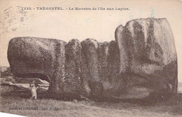 CPA Précurseur - 22 - TREGASTEL - Le Monstre De L'ile Aux Lapins - Femme Sous Le Rocher - Trégastel