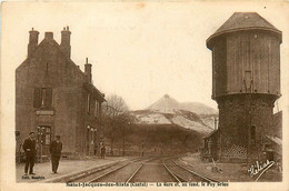 St Jacques De Blats * La Gare Et Au Fond Le Puy Griou * Château D'eau * Ligne Chemin De Fer - Autres & Non Classés