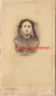 A VOIR-CDV Par H. BEUGNON-Je Ne Trouve Pas De Trace De Ce Photographe Première époque-jeune Femme Un Peu échévelée - Old (before 1900)