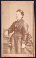 PHOTO CDV MONTEE -  DAME RICHE - ROBE BRODEE - MODE - MEUBLE  Photographie DAVELUY Bruges - Alte (vor 1900)