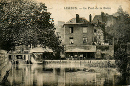 Lisieux * Un Lavoir * Coin De La Ville Et Le Pont De La Barre - Lisieux