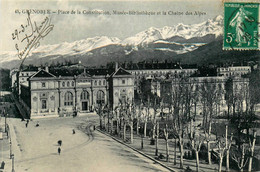 Grenoble * La Place De La Constitution * Musée Bibliothèque Et Chaine Des Alpes - Grenoble