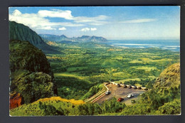 Red Car, Classic Cars - Nuuanu Pali Hawaii USA - Turismo
