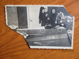 FUNERAL POST MORTEM DEAD YOUNG MAN IN COFFIN  , OLD REAL PHOTO  , 0 - Funeral