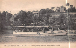 Bateau Vedette Passant Au PORT SAINT-HUBERT (Côtes-du-Nord) Par Plouër-sur-Rance - Les Bords De La Rance - Plouër-sur-Rance