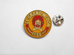 Superbe Pin's , McDonald's , McDo , Le Grand McDon 1988 , Signé H.A.S. - McDonald's