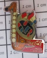 2322 Pin's Pins / Beau Et Rare / THEME : MUSIQUE / COCA-COLA SAXOPHONE MUSIC SYSTEM - Musique