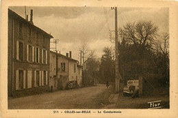 Celles Sur Belle * Rue Et La Gendarmerie Nationale * Automobile Voiture Ancienne - Celles-sur-Belle