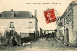 La Fougereuse * La Grand Rue Du Village * Aubergiste AU SOLEIL LEVANT GENEAU - Autres & Non Classés