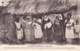 Océanie - Missions Maristes D'Océanie - Les Soeurs Missionnaires Et Leurs Aides Indigènes Avec Quelques Bébés........... - Fiji