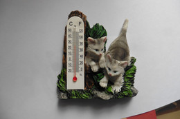 Magnet Frigo En Céramique Avec Thermomètre - Chats Blanc Et Gris Yeux Bleus - Animals & Fauna