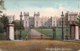 CPA - ENGLAND - WINDSOR CASTLE, South Front - Guards - Colorisée 1903 - Oblitération - Otros & Sin Clasificación