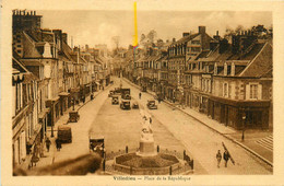 Villedieu * La Place De La République * La Statue - Villedieu