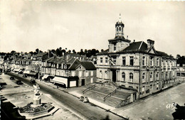 Villedieu Les Poêles * Place De La République Et Hôtel De Ville - Villedieu