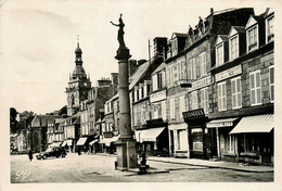 Villedieu Les Poêles * Place De La République Et Statue De La République * Commerces Magasins - Villedieu