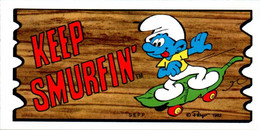 Petite Carte Bande Dessinée Schtroumpf Schtroumpfs Peyo 1982 Smurf Super Cards N°38 Schtroumpf Skateboard Superbe.Etat - Objets Publicitaires