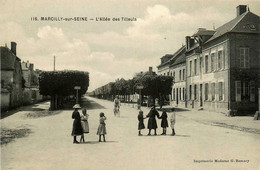 Marcilly Sur Seine * Place Et Allée Des Tilleuls * Boulangerie VERY - Autres & Non Classés