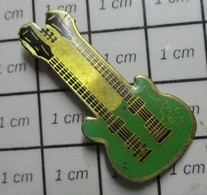 2819 Pin's Pins / Beau Et Rare / THEME : MUSIQUE / GUITARE ELECTRIQUE DOUBLE MANCHE - Musique