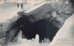 CPA - 38 - DAUPHINE - Glacier Du Mont De Lans - Exploration D'une Crevasse - Animée - Autres & Non Classés