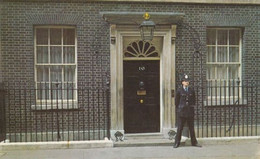 Policeman At Downing Street House Of Commons Parliament 1970s Postcard - Non Classés