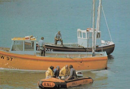 Port Isaac Fishermen Lifeboat Life Savers Grovery Drug Store Postcard - Pêche