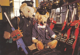 Stroudly & Billington Teddy Bears Havenstreet Station Billington Beds Postcard - Other & Unclassified