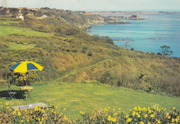 Guiness Umbrella At Guernsey 1960s Postcard - Altri & Non Classificati