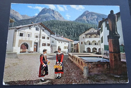 Scuol-Tarasp-Vulpera - Das Alpine Heilbad - Dorfplatz Scuol Mit Museum - Foto Jon Feuerstein - Scuol