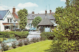 Market Place Oakham Charity Shop 1980s PostcardMarket Place Oakham Charity Shop 1980s Leicester Post - Autres & Non Classés